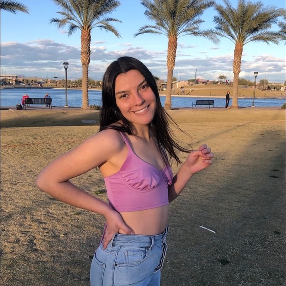 Meet your Posher, Alyssa - Picture 1 of 1